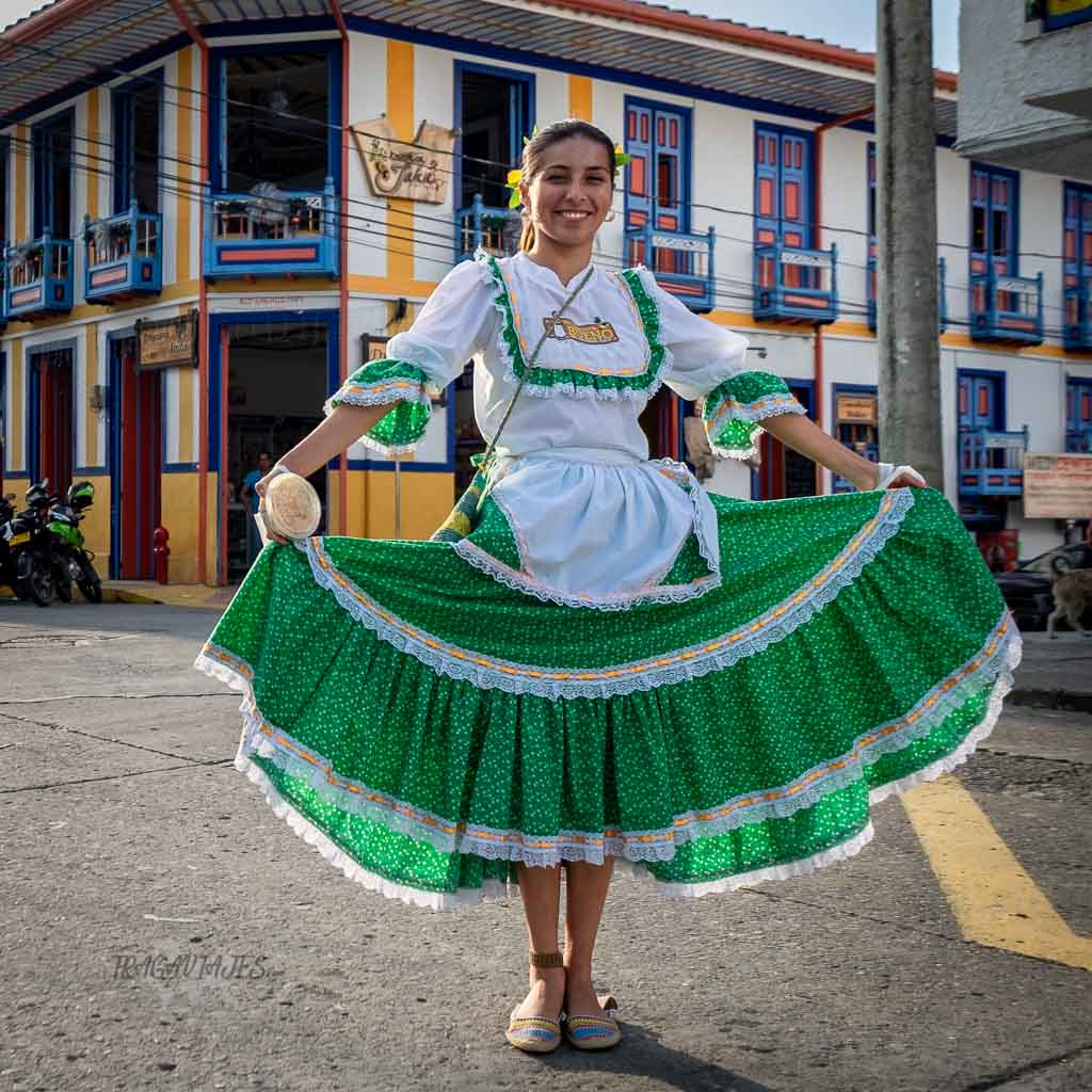 Itinerario por el Eje Cafetero colombiano - Mujer paisa