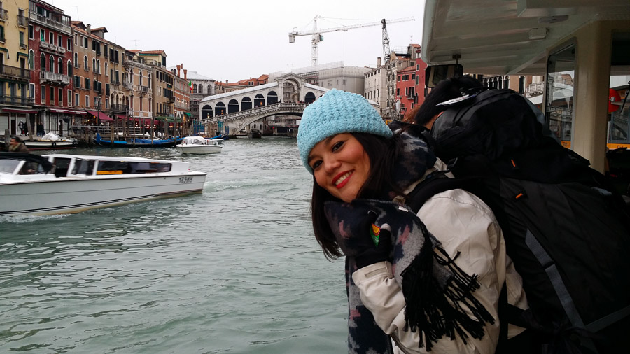 Irene con su Mochila en Venecia