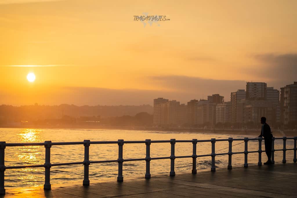 Qué ver en Gijón - Amanecer en la playa de San Lorenzo