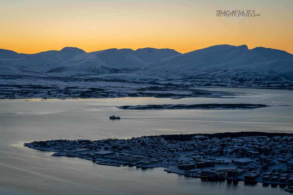 Imprescindibles de Tromso - Vista de Kvaløya desde el Teleférico de Fjellheisen