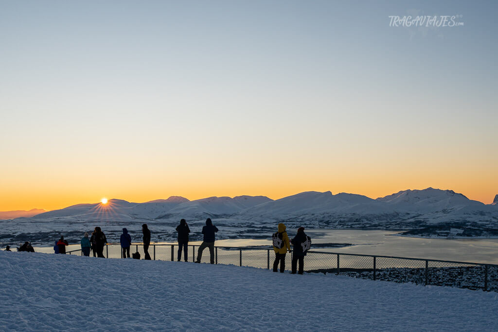 Qué ver en Tromso - Atardecer desde el monte Storsteinen con vistas a Kvaløya