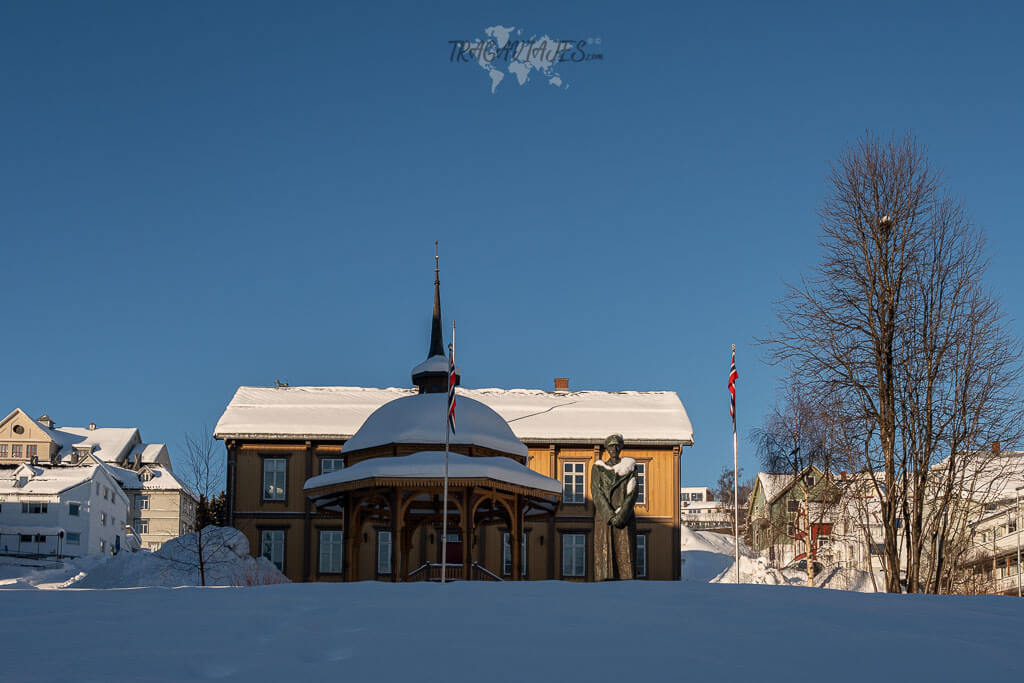 Recorrido por el centro de Tromso - Estatua del Rey Haakon VII