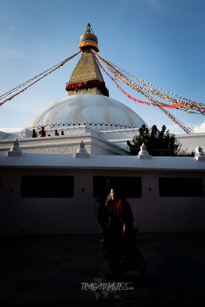 Qué ver en katmandú en 4 días - Fieles realizando la hora tibetana