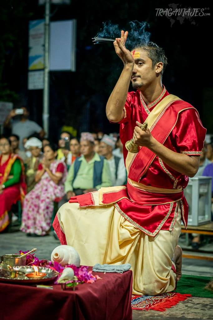 Qué ver y hacer en Pokhara - Ritual hindú de Tal Barahi Aarati