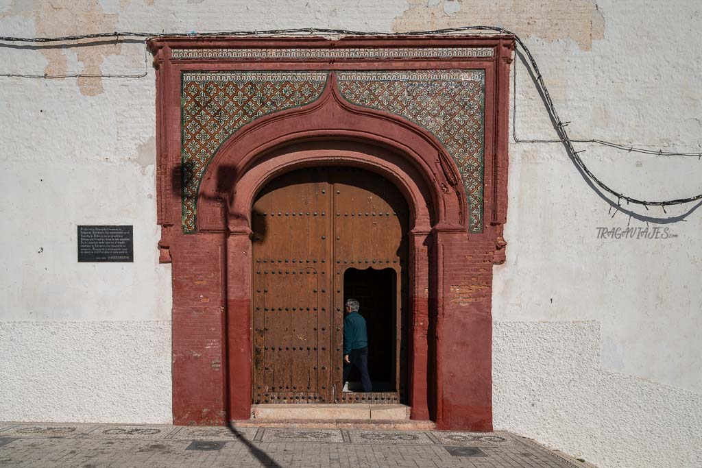 Qué ver y hacer en Salobreña - Entrada de la Iglesia de Nuestra Señora del Rosario