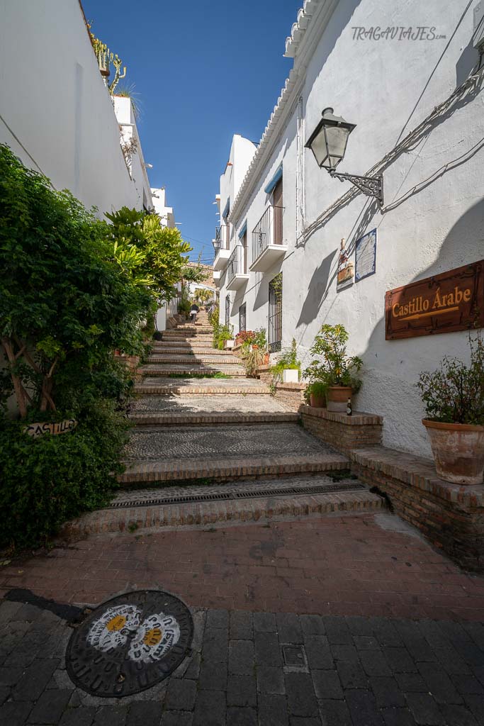 Qué ver y hacer en Salobreña - Calle de subida al castillo