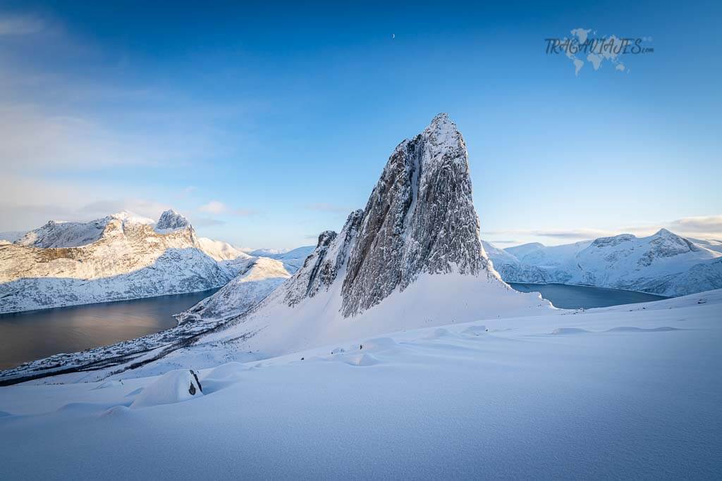 Mejores rutas en Senja - Vista de Segla desde el trekking de Hesten