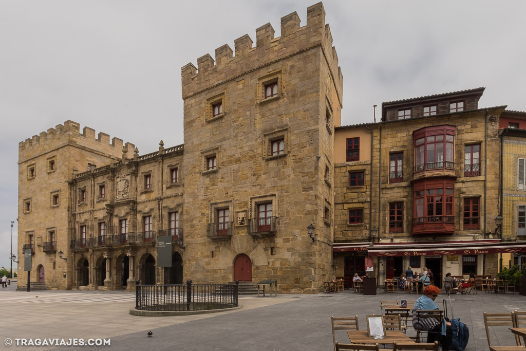 camino-santiago-camino-del-norte-9-palacio-Revillagigedo