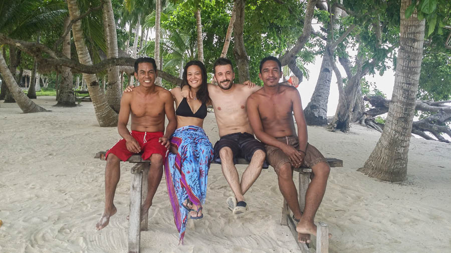 Con el capitan y guía del barco del Island Hopping en Port Barton, Filipinas