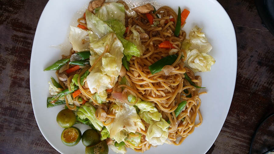 Comida filipina Pancit