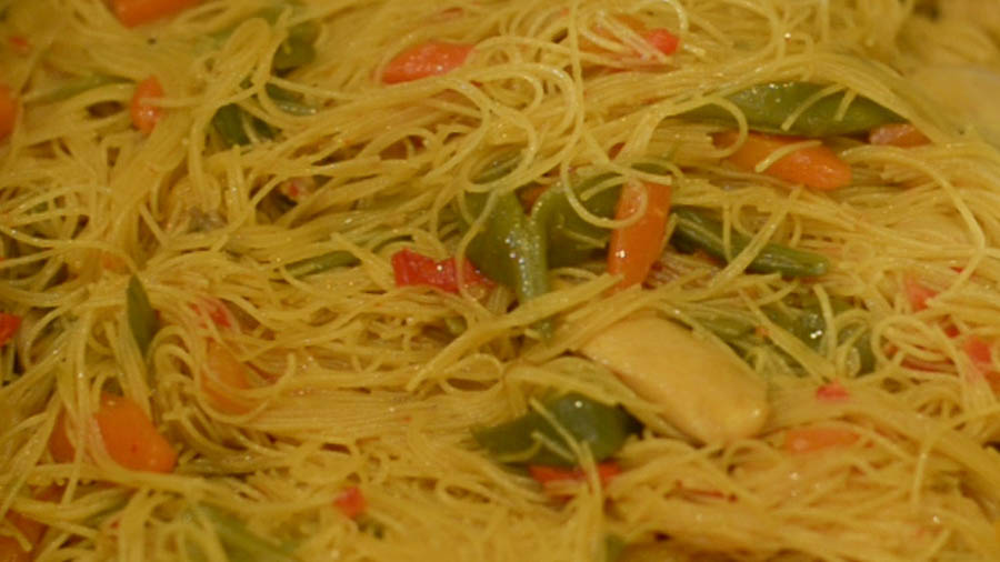 Comida filipina Pancit