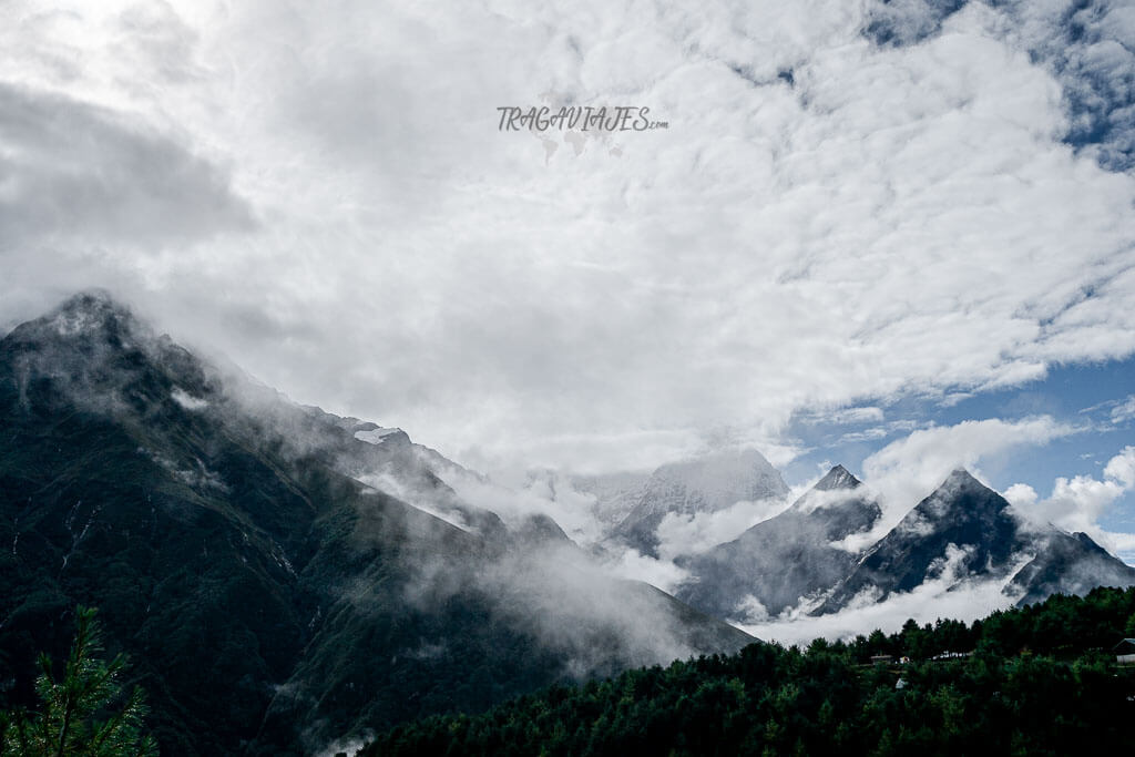 Guía de Nepal - Vista de camino al campo base del Everest