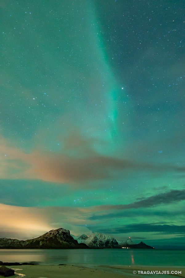 Dónde ver auroras boreales en Lofoten - Playa de Haukland