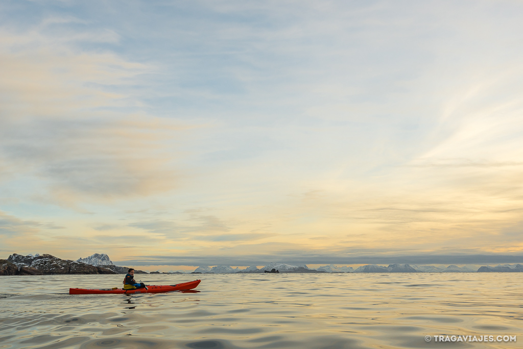 hacer kayak en Lofoten