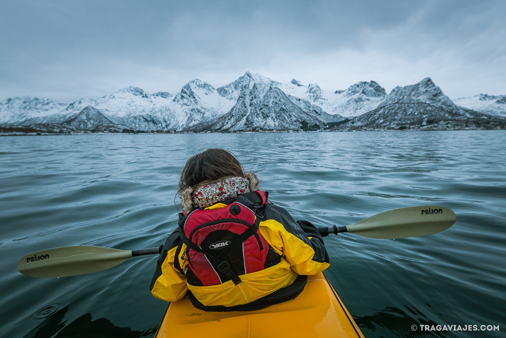 hacer kayak en Lofoten