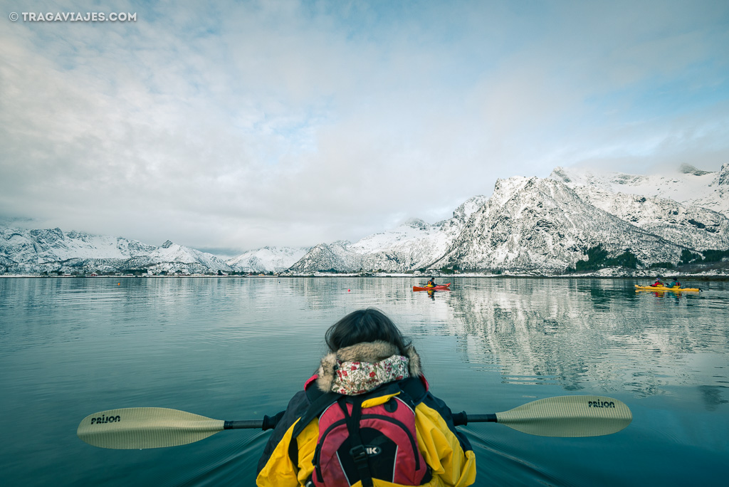 hacer kayak en Lofoten
