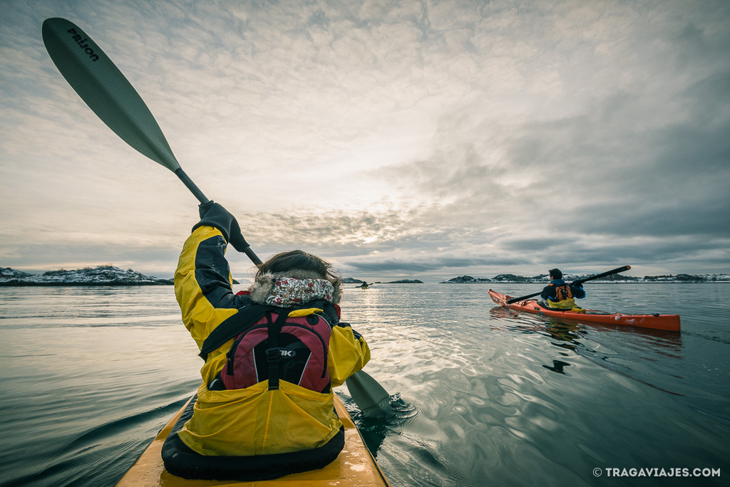 hacer kayak en Lofoten