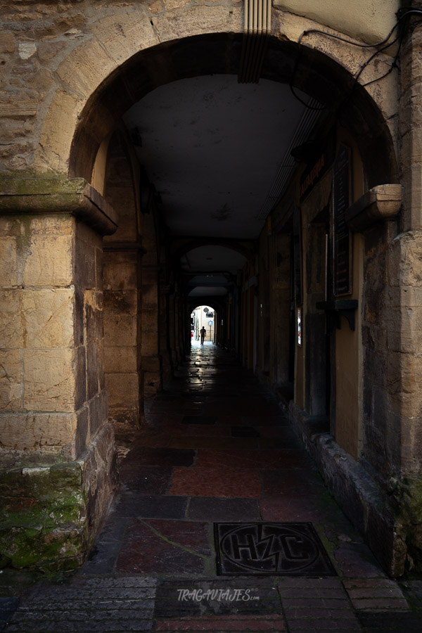 Callejear por Avilés - Soportales calle Ferrería