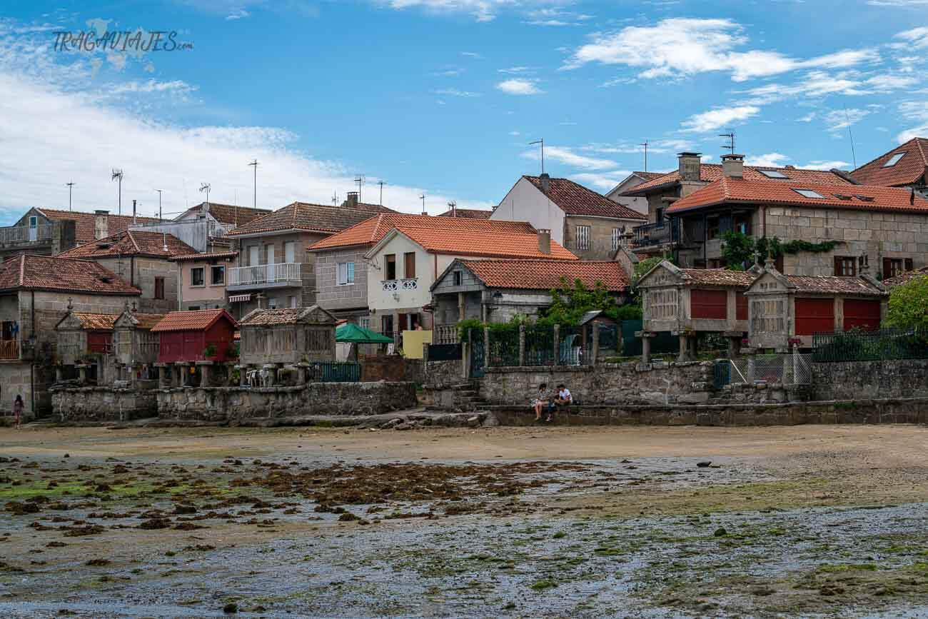 Qué ver en Combarro - Vista de los hórreos