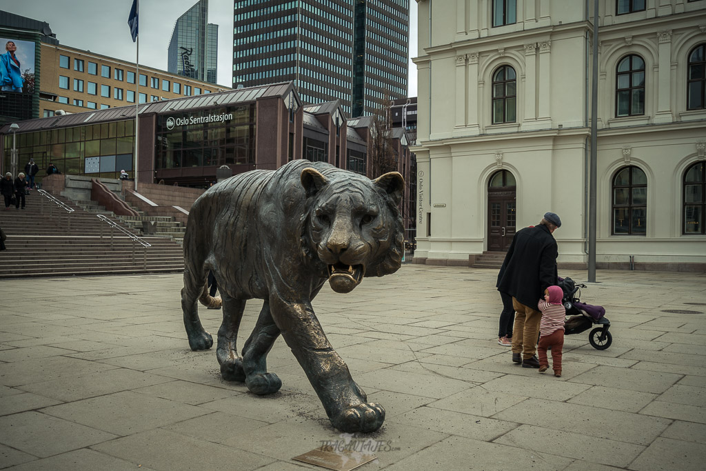 Oslo, en Noruega - Plaza Jernbanetorget