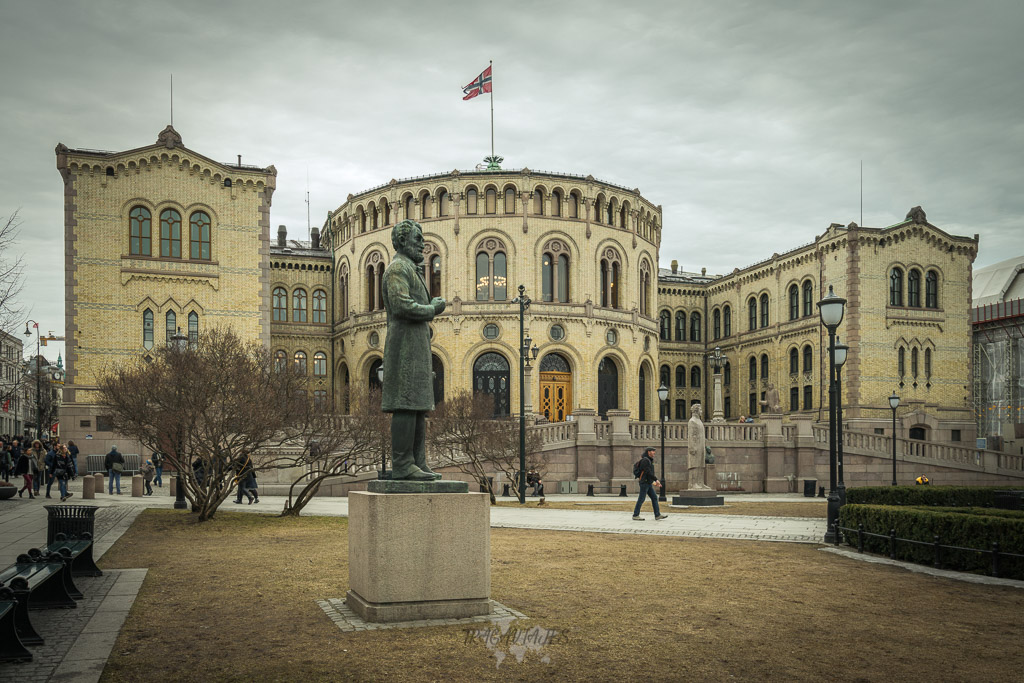 Qué ver en Oslo en un fin de semana. Edificio del parlamento de oslo