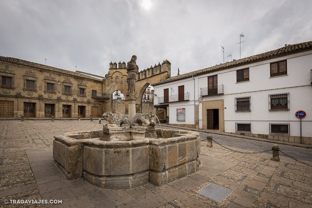 Qué ver en Baeza - Fuente de los Leones en la Plaza del Pópulo