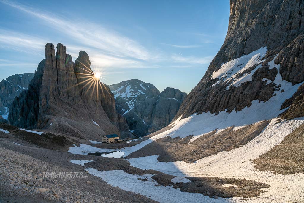 Trekking a las Torres Vajolet en los Dolomitas - Amanecer desde paso Santner