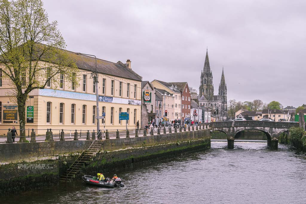 Durante el viaje en crucero realizas una parada en Cork